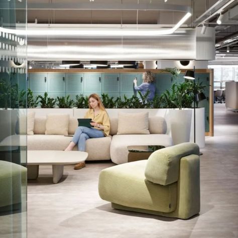 Modern, thoughtful and diverse, #WorkspaceOfTheWeek is Unilever's future-oriented workspace in Istanbul, Turkey.

Yalın Tan + Partners designed this unique space that spans six floors and about 15,000 square meters,  supporting work systems and meeting the needs of workers who value a flexible work environment. 

Inclusive design was a crucial element to the workspace to ensure everyone felt accepted and supported. Luxe Office, Office Things, Airplane Interior, Staff Lounge, Corporate Interior Design, Concept Models Architecture, Hallway Designs, Modular Lounges, Corporate Interiors