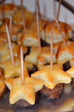 Christmas Appetizers Easy, Sweet Italian Sausage, S'mores, Xmas Food, Holiday Appetizers, Snacks Für Party, Christmas Party Food, Christmas Cooking, Christmas Appetizers