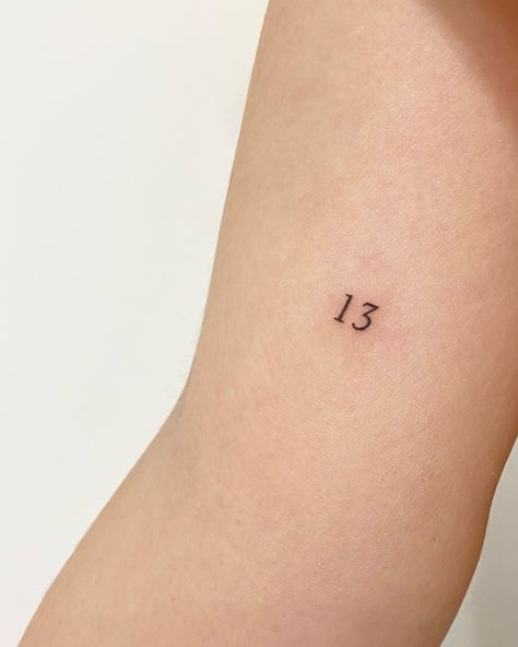 Tatuaje pequeño numero 13 en el brazo #tattoo #tattooist #tattooideas #finelinetattoo #fineline #minitattooideas #minimaltattoodesign #minitattooforgirls #numbertattoo #tinytattooswoman #tinytattoo #tattooartist #tattooinspiration #tattoomadrid Tattoo Fonts For Numbers, 22 Number Tattoo, Number Tattoo Fine Line, 1 Tattoo Number, 13 Tattoo Number Fonts, 313 Tattoo, 13 Tattoo Number Ideas, 13 Tattoo Designs, Small Number Tattoo