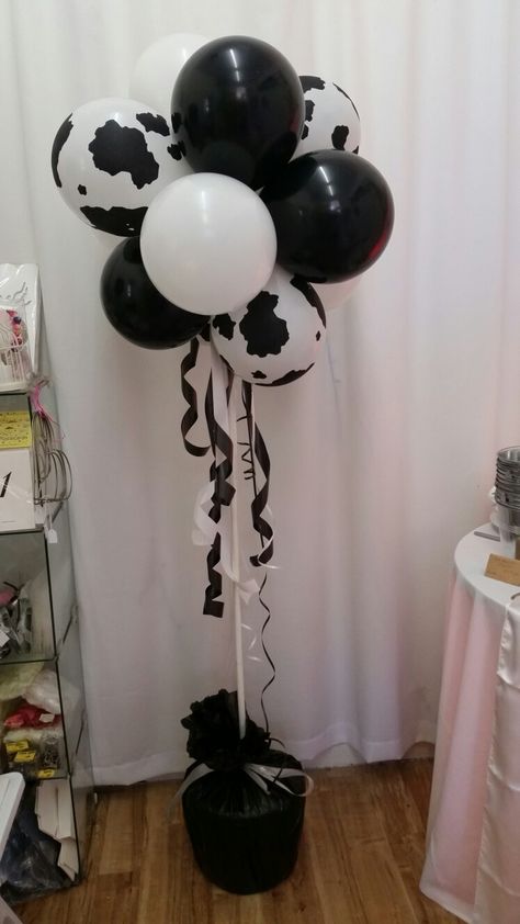 Cow Print And Sunflower Party Decorations, Cow Birthday Backdrop, Cow Print Sweet 16, Sweet 16 Cow Theme, Cow Print Party Decorations, Cow Graduation Party Ideas, Cow Print Graduation Party, Cow Print Decorations, Cow Print Birthday Party Ideas