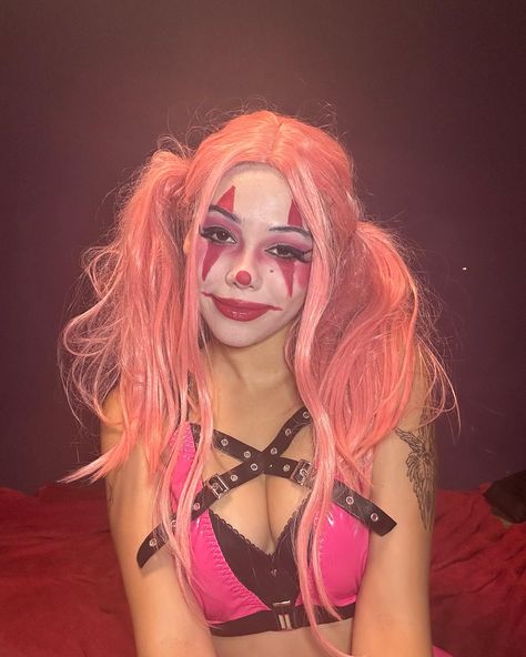 Pink Clown Girl 💖💖🤡 #clown #clownmakeup #clowncore #clowngirl #clowncheck #icp Pink Clown Outfit, Pink Clown, Girl Clown, Clown Outfit, Clown Core, Clown Girl, Clown Clothes, Clowning Around, Clown Makeup