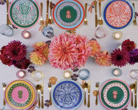 How To Set A Maximalist Table with Rosanna Falconer | The World of La DoubleJ Tafel Decor, Table Setting Inspiration, Dinner Party Table, Table Setting Decor, Keramik Design, Beautiful Table Settings, Festa Party, Pineapple Print, Birthday Dinners