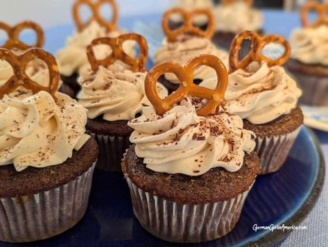 Chocolate and Dark Beer Cupcakes with Vanilla Buttercream for Oktoberfest Oktoberfest Desserts, Easy German Recipes, Beer Cupcakes, German Bread, Cupcake Chocolate, Fun Dessert, Dark Beer, Mini Pretzels, Oktoberfest Party