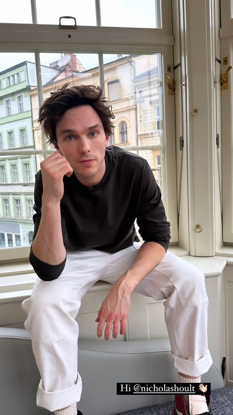 jacquesburga 5 march 2023 7pm Nicholas Hoult Skins, Nicolas Hoult, Nice Boys, Werewolf Aesthetic, Warm Bodies, Nicholas Hoult, Aaron Taylor Johnson, March 2023, Pedro Pascal