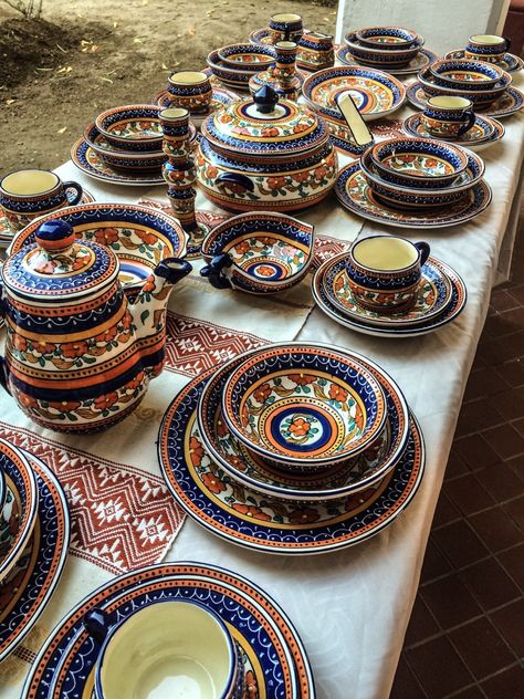 Talavera Utensils Design Marocain, Spanish Decor, Mexico House, Mexican Kitchens, Mexican Home Decor, Mexican Home, Talavera Pottery, Hacienda Style, Mexican Talavera