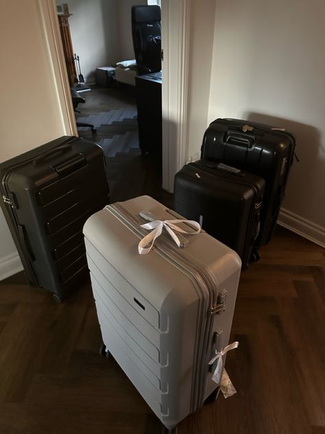 #bows #suitcase #travelbags #coquette Packing Aesthetic Suitcase, Suitcases Aesthetic, Aesthetic Suitcase, Suitcase Aesthetic, Big Suitcase, Disney Suitcase, Big Suitcases, Airport Vibes, Travel Aesthetics