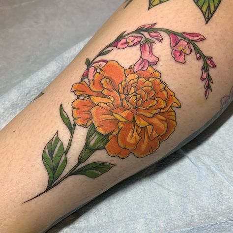 Marigold Flower Tattoo, Marigold Tattoo, Cosmos Tattoo, Flower Tattoo Meanings, Rose Tattoos For Men, Creative Tattoo, Tattoo Pictures, Bouquet Tattoo, Mushroom Tattoos