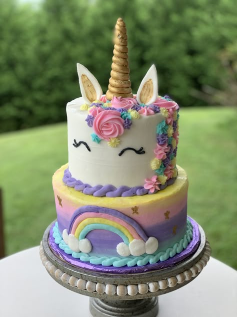 Rainbow Cake With Unicorn, Large Unicorn Cake, Unicorn Birthday Party Cake Rainbow Cupcakes, Rainbow Cake Unicorn, Unicorn Cakes Ideas, Cute Unicorn Cake Birthday, Unicorn Cake Aesthetic, Unicorn Cake 4th Birthday, Rainbow Unicorn Birthday Party Cake