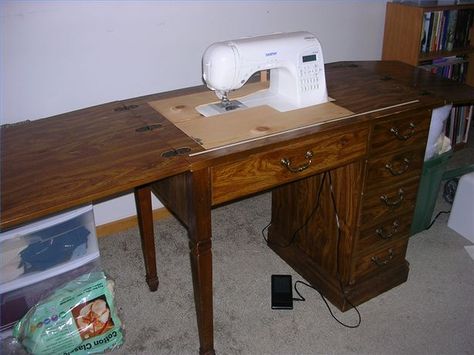 Need a sewing table for your new electronic sewing machine? Here is a cheap solution that works great. Purchase a sewing cabinet or table, old but sturdy, from a thrift store or garage sale and convert it to be used with your new sewing machine for under twenty bucks. This table works great for quilting! Old Sewing Cabinet, Sewing Machine Desk, Sewing Table Repurpose, Sewing Machine Table Diy, Sewing Machines Best, Diy Sewing Table, Sewing Machine Tables, Sewing Machine Cabinet, Sewing Machine Table