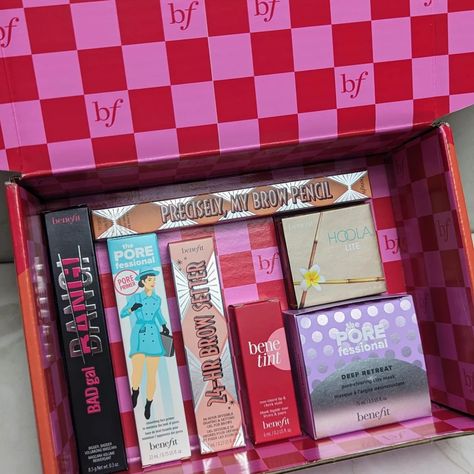 #gifted #ad 👀 This box of goodies is Benefit Cosmetics Most Wanted products! These are each a superhero of skincare or makeup in my routine! 💥 I've been using the Precisely, My Brow Pencil for a few months now. The brow pencil provides me with an ultra-fine pencil shade that is budge proof for up to 12 hours. I love that it is available in multiple shades so as I change my hair color, I can change shades to match! 🙋🏻‍♀️ Have you tried any of this must haves? @benefitcosmetics #BenefitCl... Precisely My Brow Pencil, My Routine, Pencil Shading, I Can Change, Brow Pencil, Benefit Cosmetics, Home Lifestyle, Brow Pencils, Most Wanted