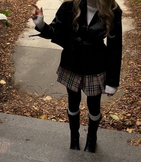 Mysterious Aesthetic Outfit, Cool School Outfits, Outfits November, Preppy Style Outfits, November Outfits, Sixth Form Outfits, Cool School, Preppy Fall Outfits, Outfits Simple