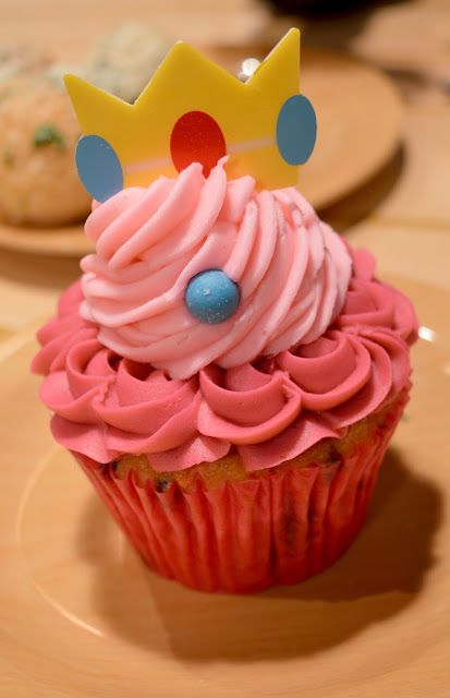 Princess Peach Bday Cake, Princess Peach Cupcakes Super Mario, Mario Peach Party, Princess Peach Cupcake Cake, Princess Peach Birthday Cake Ideas, Princess Peach Treats, Mario Princess Peach Birthday Party, Princes Peach Birthday Theme, Princess Peach Birthday Party Cake