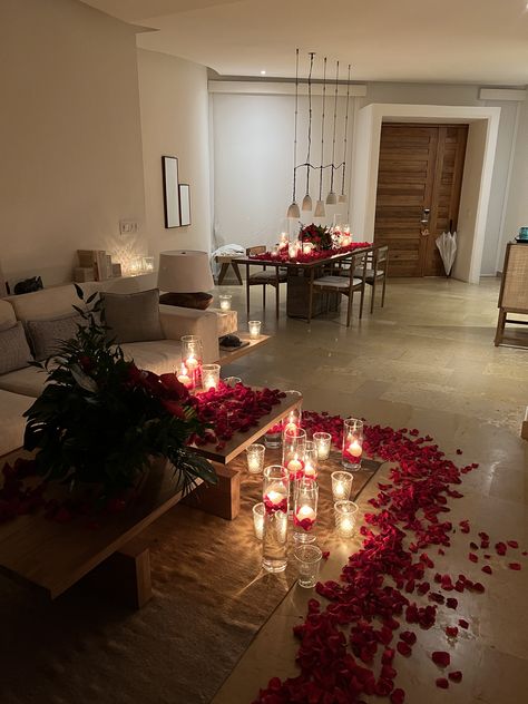 Surprise Shawty, Date Night Decor, Candle Light Dinner Ideas, Valentine Day Aesthetic, Romantic Home Dates, Aesthetic Valentines Day, Valentines Day Gifts Ideas, Romantic Dinner Decoration, Nails Valentines Day