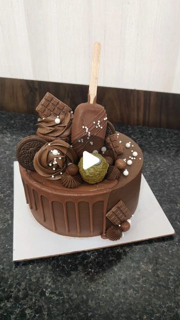 Chocolate Overload Cake Decoration, Chocolate Overload Cake, Cake Decoration Ideas, Simple Cake Designs, Design Cake, New Cake, Cake Decoration, Chocolate Lovers, Cake Designs