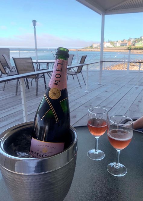 #champagne #moet #france #beach #summer #summerdrinks #cocktails #rose #wine Wine Etiquette, Moet Champagne, Champagne Moet, France Beach, Alcohol Party, Pretty Drinks, Marmaris, Money And Happiness, Beach Summer