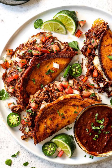 Fancy Tacos, Chicken Tacos Recipes, Tacos Street, Chicken Birria Tacos, Best Chicken Tacos, Tacos Crockpot, Chicken Birria, Beef Birria, Latin Dishes