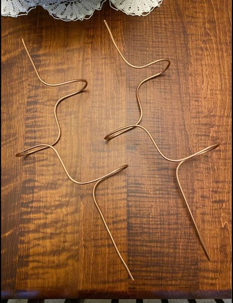 Diy Copper Plant Trellis, Wire For Climbing Plants, Plant Wire Support, Wire Plant Supports Diy, Copper Wire For Gardening, Copper Wire Plant Stakes, Copper Plant Stakes, Wire Trellis Diy, Copper Wire Trellis