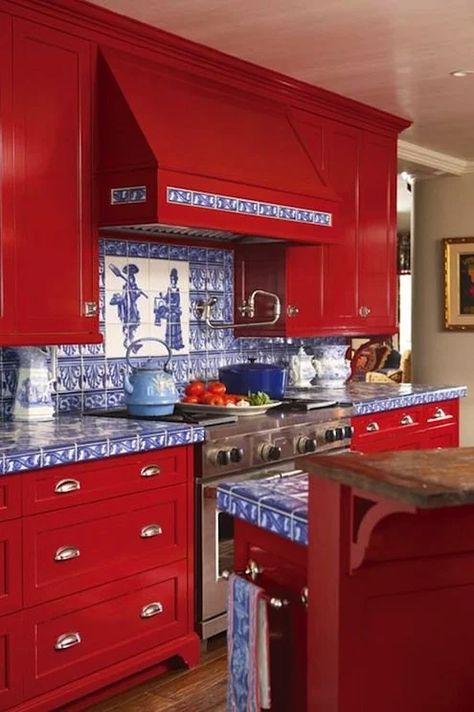 Red Kitchens, Red Kitchen Cabinets, Glossy Kitchen, Red Cabinets, Red Cottage, Inspiration Kitchen, Portuguese Tiles, Blue Tile, New England Homes