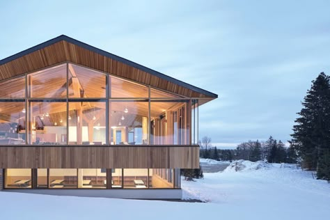 Après-Ski Sanctuary: The Osler Bluff Ski Club Clubhouse, Town of the Blue Mountains, Ontario Chalet Home, Sauna Home, Wood Slat Ceiling, Ski Village, Alpine Chalet, Ski Rental, Scandinavian Architecture, Ski Club, Ski House