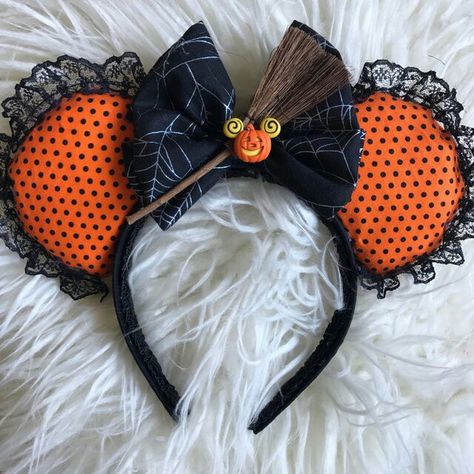 Diy Mickey Ears Halloween, Halloween Disney Ears Diy, Halloween Mouse Ears, Disney Ears Halloween, Halloween Minnie Ears, How To Make Disney Ears, Halloween Disney Ears, Mickey Ears Diy, Halloween Mickey Ears