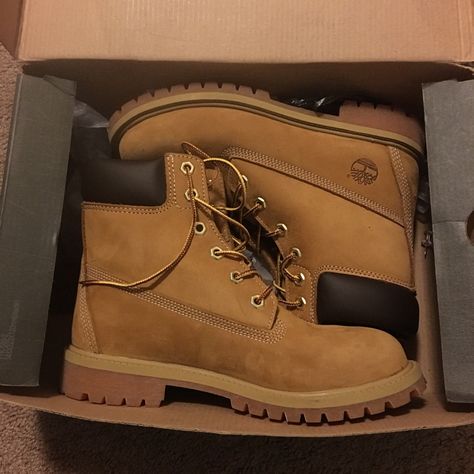 Brand New Still In Box Excellent Condition! Size Is A Boys 5 But Fit A Women’s Size 7 Plus Size Outfits With Timberland Boots, Timberland Boots Aesthetic, Winter Shoes Aesthetic, Winter Shoes 2024, Tim Boots, Timberland Boots Women Outfit, Tims Boots, Brown Timberland Boots, Black Velvet Shoes