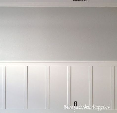 Paint Colors With Chair Rail, Benjamin Moore Moonshine, Benjamin Moore Gray, Wainscoting Bathroom, Wainscoting Styles, Condo Remodel, Kitchen Paint Colors, Chair Rail, Interior Paint Colors