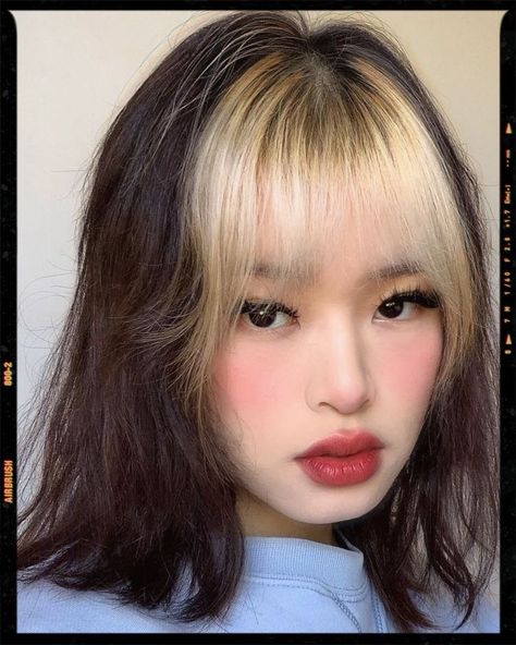 Hair Bangs Color Ideas, Blonde Bangs Fringe Dark Hair, Blonde Streak With Bangs, Bleach Hair Aesthetic, Bleach Bangs Short Hair, Blond Bangs With Black Hair, Platinum Blonde Bangs With Black Hair, Bangs Dyed Only Blonde, Bleached Bangs Black Hair