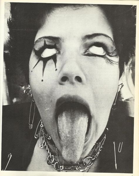 Punks 70s, Chicas Punk Rock, Chica Punk, Teddy Boy, 70s Punk, Dark Wave, 80s Punk, Punk Makeup, Punk Culture