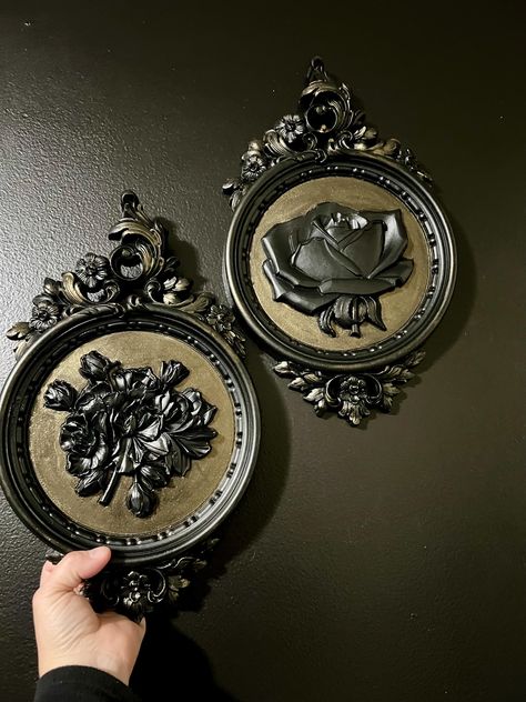 Gothic Antique Decor, Romantic Goth Home Decor, Neo Gothic Interior Design, Victorian Goth Bedroom, Goth House Aesthetic, Gothic Chic Decor, Rustic Gothic Home Decor, Funky Decorating Ideas, Alternative Bedroom Ideas