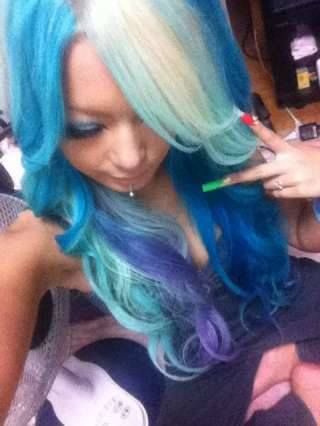 maybe dye my hair blue? Blue Gyaru, Gyaru Pfp, Kogal Gyaru, Gaijin Gyaru, Gyaru Girl, Harajuku Hair, Gyaru Kawaii, Gyaru Hair, Gyaru Aesthetic