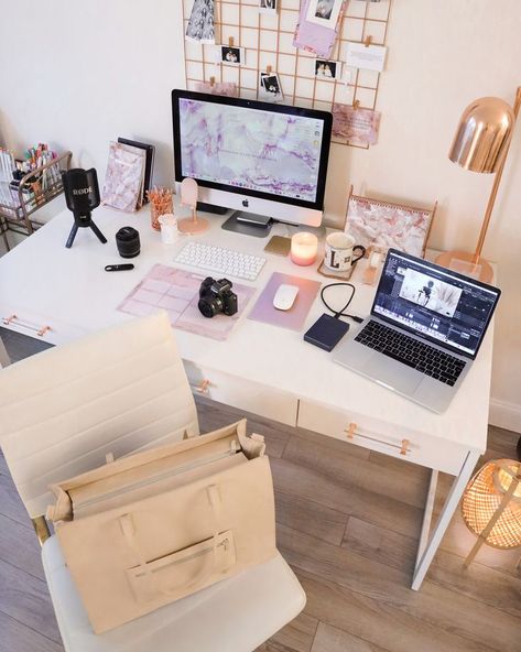 Gaming Office Ideas, Starting A Youtube Channel, Girl Boss Office, Film Edit, Editing Work, Girl Desk, Desk Inspiration, Final Cut Pro, Preppy Room