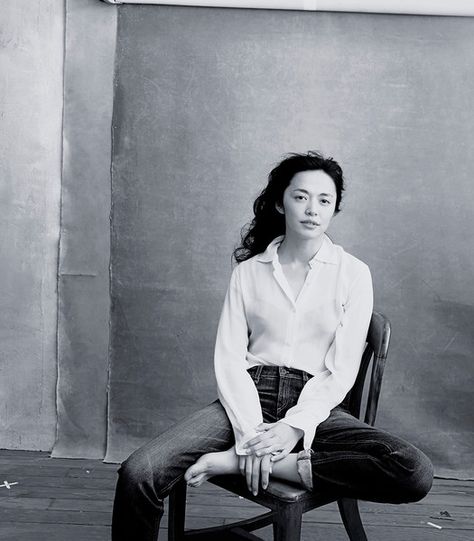 Yao Chen by Annie Leibovitz Annie Leibovitz Portraits, Annie Leibovitz Photos, Annie Leibovitz Photography, Pirelli Calendar, Tavi Gevinson, David Lachapelle, Steve Mccurry, Amy Schumer, Martin Parr