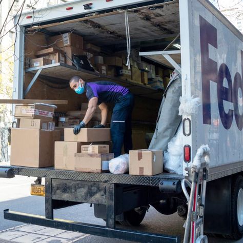 13 Things FedEx Drivers Won’t Tell You Soldering Copper Pipe, Car Delivery, Eastern Kentucky, Amazon Delivery, Delivery Pictures, Credit Card App, Apple Gift Card, Bra Image, Video Call With Boyfriend Screen Photo