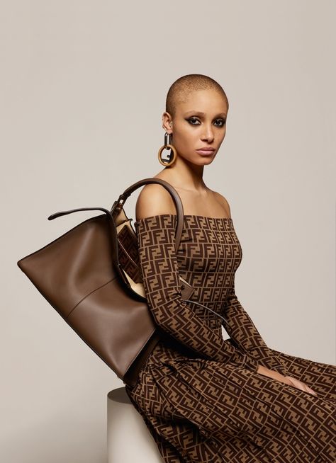 Adwoa Aboah stars in Fendi fall-winter 2018 campaign Fall Handbag Trends, Abbey Lee Kershaw, Mode Editorials, Fendi Fashion, Fall Handbags, Trending Handbag, Fall Fashion Trends, Gigi Hadid, Fendi Bags