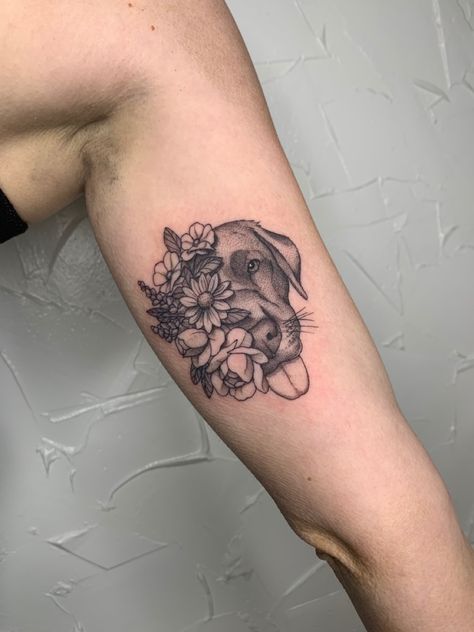 Tattoo Perro, Jeep Tattoo, Tattoo Dainty, Tattoos Dog, Dog Portrait Tattoo, Small Dog Tattoos, Dog Tattoo Ideas, Tribute Tattoos, Tattoos For Dog Lovers