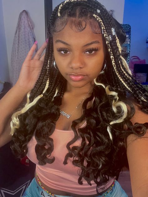 Black Women Weave Hairstyles, Usa Outfits, Hair Styles For Medium Hair, Styles For Medium Hair, Hair Styles For Girls, Short Box Braids Hairstyles, Braids Ideas, Make Up Hair, Box Braids Hairstyles For Black Women