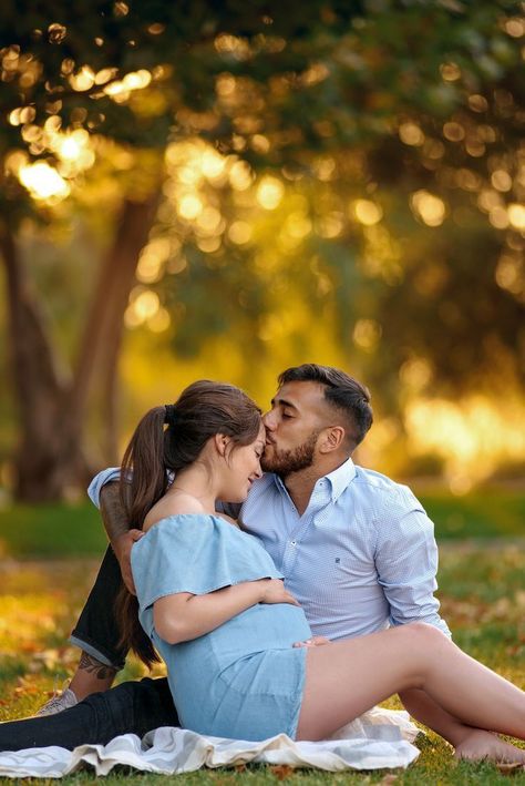 Couple Maternity Poses, Family Maternity Pictures, Maternity Photography Family, Pregnancy Facts, Maternity Photography Poses Outdoors, Cute Pregnancy Pictures, Outdoor Maternity Photos, Maternity Photography Poses Couple, Pregnancy Photos Couples