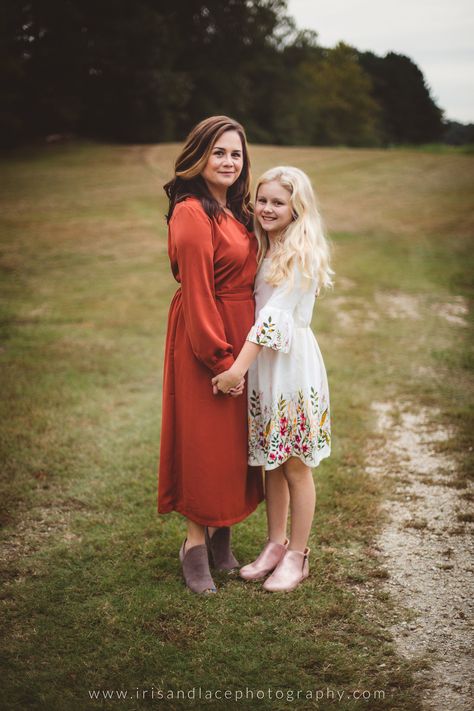 Mother-Daughter Photography Session | Bay Area Family Photographer — Iris and Lace Photography Mother Child Photography, Mother Daughter Photography Poses, Mom Daughter Photography, Mommy Daughter Photography, Mom Daughter Photos, Mother Daughter Poses, Daughter Photo Ideas, Mother Daughter Pictures, Daughter Photoshoot