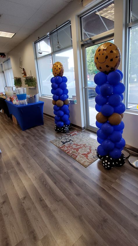 Cookie Monster Balloon Column, Cookie Monster Balloon Decorations, Cookies Monster Birthday, Cookie Monster Maternity Pictures, Cookie Monster Birthday Decorations, Cookie Monster Party Food, Cookie Monster Balloon Arch, Cookie Monster Birthday Party Ideas, Cookie Monster Baby Shower Theme