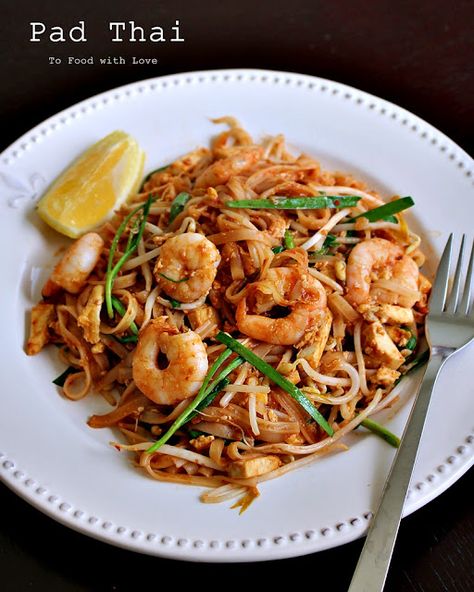 Prawn Pad Thai, Tasty Noodles Recipe, Pad Thai Sauce, Thai Sauce, Pad Thai Recipe, Thai Recipe, Thai Noodles, Asian Dishes, Thai Recipes