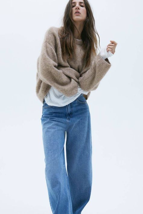 Beige Sweater Outfit, Baggy Jumpers, Mohair Jumpers, Fluffy Knit, Cosy Jumper, Jumper Outfit, Oversize Pullover, Oversized Turtleneck, Oversized Jumper