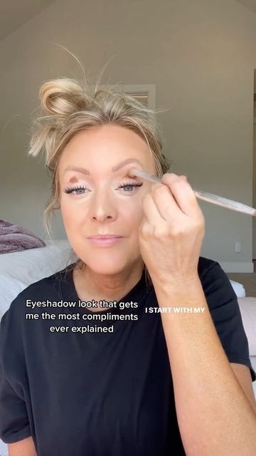 Eye Makeup For Cream Dress, Seint Makeup Glamazing Illuminator, Eyeshadow For Blue Eyes Blonde Hair, Blonde Makeup Looks Blue Eyes, Make Up For Blondes With Blue Eyes, Eyeshadow On Blue Eyes, Eyeshadow For Blue Green Eyes, Eyeshadow Tutorial For Blue Eyes, Eyeshadow Looks For Green Eyes