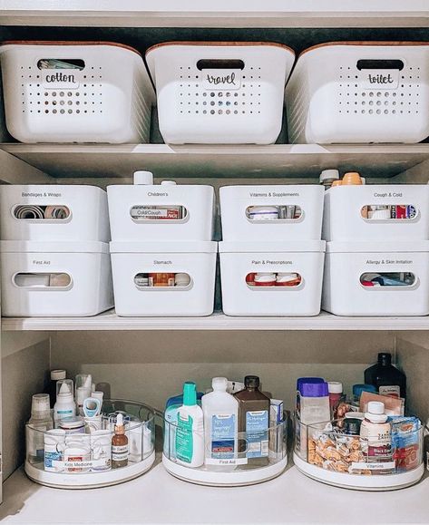 Medication Organization Storage, Bathroom Closet Organization Ideas, Bathroom Closet Organization, Organizar Closet, Medicine Cabinet Organization, Medication Organization, Closet Organization Ideas, Medicine Organization, House Organisation