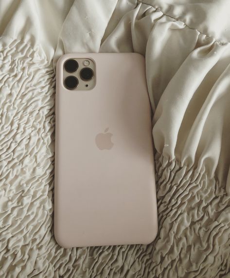 #iphone #iphonepro #iphone11 #iphone11pro #iphonecases #iphonecamera #apple #applestore #ipad #ipadpro #macbook #iphoneaccessories #iphone8plus #iphonexr #iphonexs #gold #goldiphone #pink Iphone 11 Pro Max Aesthetic, Iphone 11 Pro Aesthetic, Dream Phone, Apple Iphone Accessories, Produk Apple, Accessoires Iphone, Girly Phone Cases, Iphone Obsession, Silicone Iphone Cases