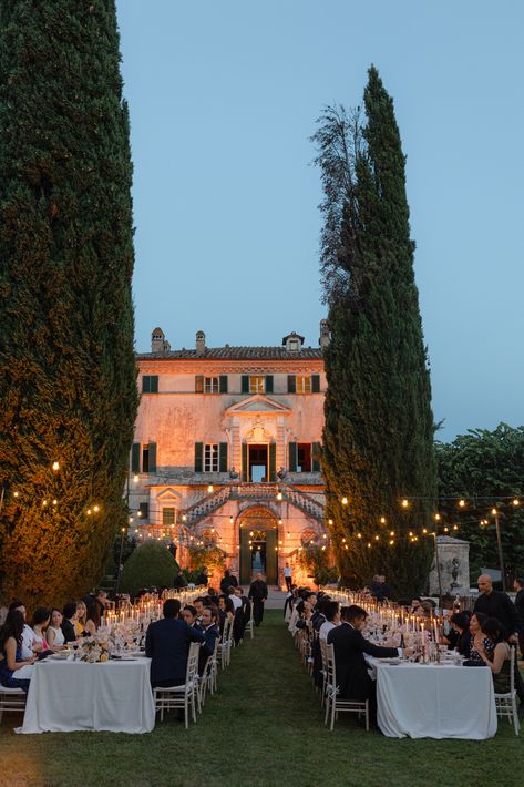 Lighting for wedding dinner with string lights in the rear garden of the villa. #weddingmusicandlights #weddingidea #weddinginspo Aesthetic Outdoor Wedding, Wedding Venue Colors, Wedding In Vineyard, Italy Garden Wedding, European Countryside Wedding, Villa Cetinale Wedding, Ground Arch Wedding Ceremony, Italy Church Wedding, Wedding Ideas Italy