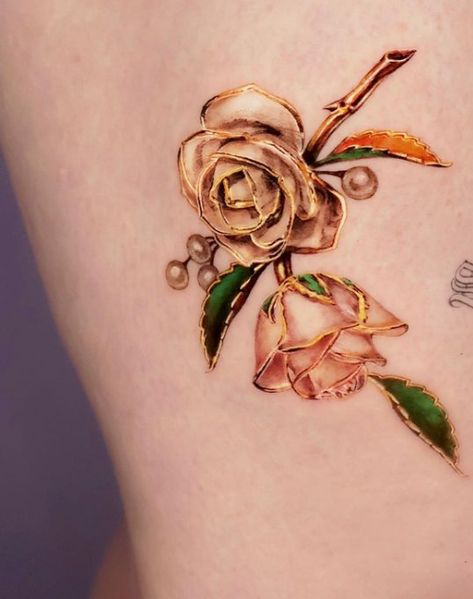 #flowertattoo #koreatattoo #seoultattoo #nyctattoo #jewelflowertattoos #flowerjewellery #flowerjewelrytattoo Metal Flower Tattoo, Rose Gold Tattoo Ink, Gold Tattoo Ink Permanent, Jeweled Tattoos, Gold Tattoo Ideas, Jewel Tattoo Gem, Gold Rose Tattoo, Gold Tattoo Design, Bronze Tattoo