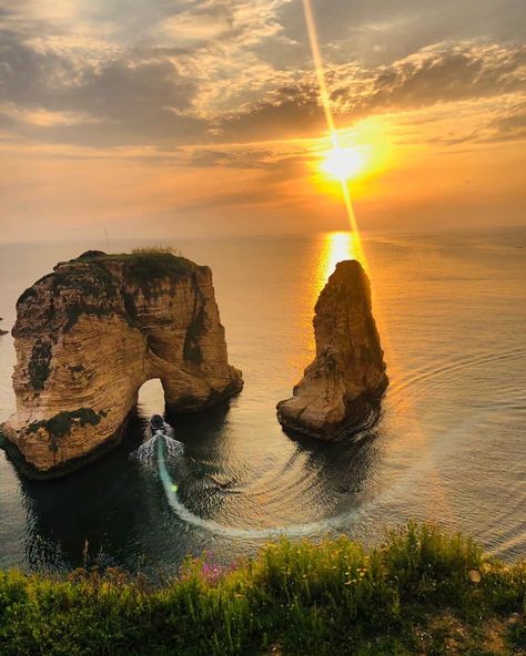 Lebanon Wallpaper Aesthetic, Lebanon Culture, Sunrise Tattoo, Lebanon Flag, South Lebanon, Abroad Travel, Traveling Abroad, Beirut Lebanon, Wallpapers Images