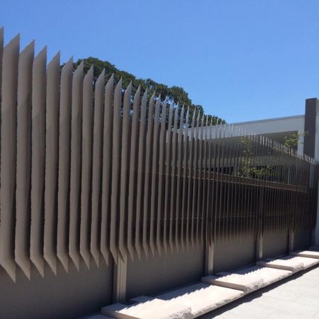 Fance Iron Modern, Metal Fence Design Modern, Modern Fence Design Metal, Metal Panel Fence, Metal Fence Ideas Steel, Boundary Wall Grill Design, Modern Metal Fence, Steel Fence Design, Metal Fence Design