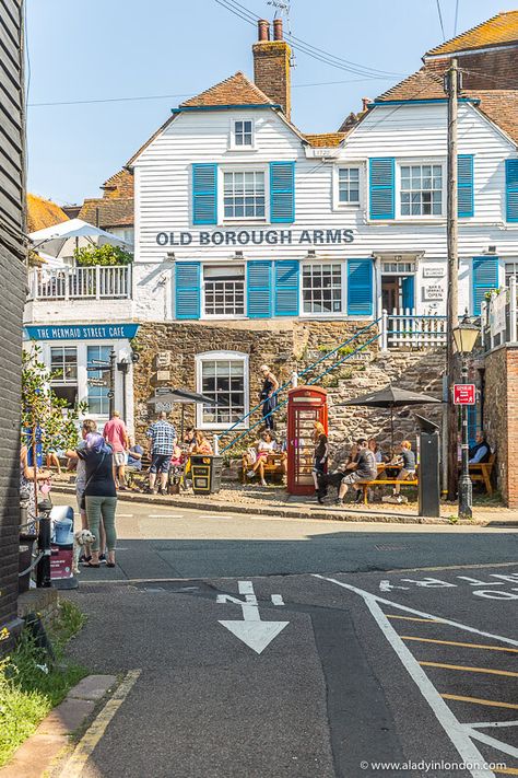 Pub in Rye, East Sussex English Cottage House, Rye England, Bodiam Castle, England Beaches, England Countryside, Day Trips From London, Kent England, One Day Trip, Countryside Wedding