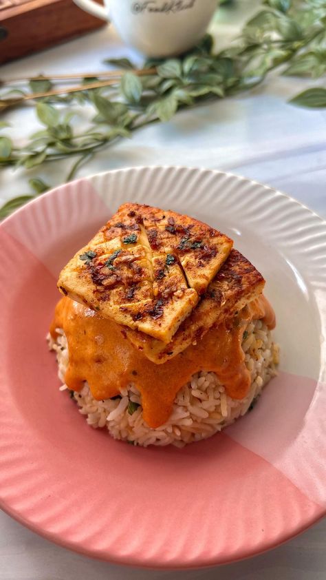 Foodklick | ✨ Peri Peri Paneer Rice Bowl ✨ I love all kinds of Rice bowls and this one is really delicious. Adding paneer along with a peri peri gravy… | Instagram Paneer Bowl Recipes, Grilled Paneer Recipes, Paneer Dishes Vegetarian Recipes, Paneer Rice Bowl, Indian Rice Bowl, Rice Bowl Recipe Vegetarian, Paneer Bowl, Rice Bowl Photography, Peri Peri Paneer